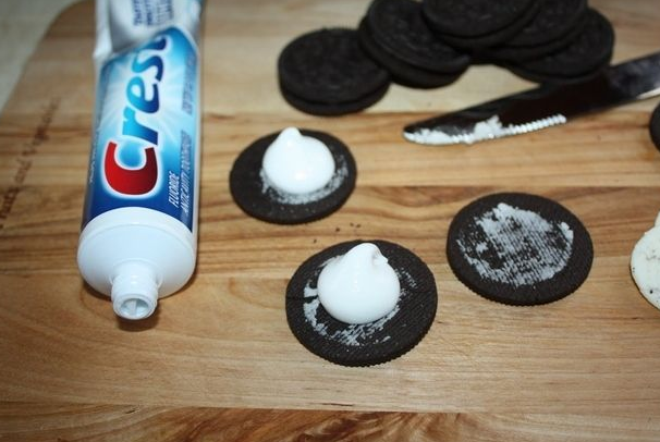 Best Prank Toys for Dropshipping 7: Toothpaste Oreos